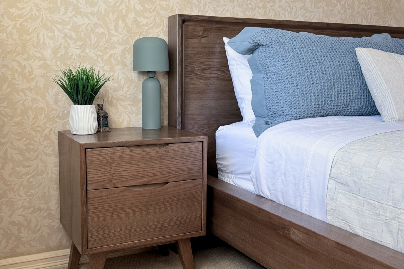 How to Choose the Perfect Nightstand for Your Bedroom in Canada in 2026